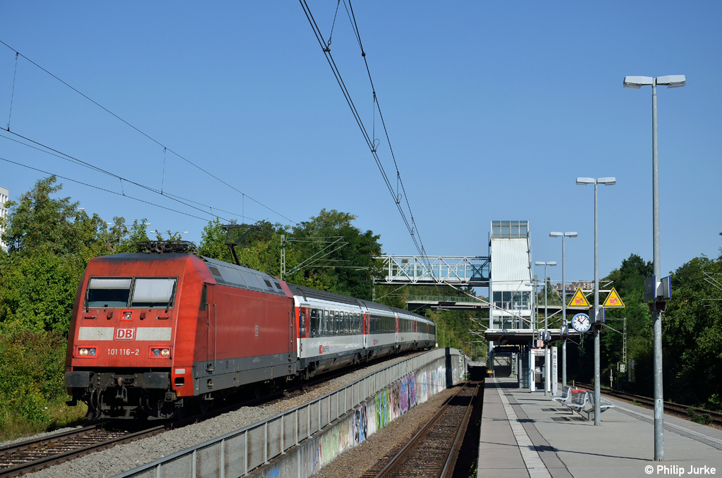 101 116-2 mit dem IC 183 nach Stuttgart Hbf am 19.08.2012 in Stuttgart-�sterfeld.