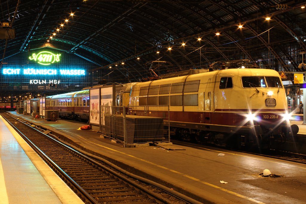 103 235-8 am IC2417 in K�ln Hbf am 11.03.2012