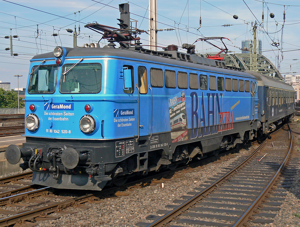 1042 520-8 mit ihrem Fun Express in K�ln Hbf am 27.06.2010