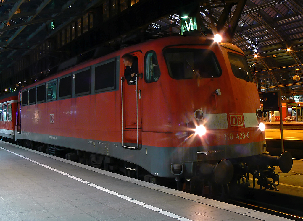 110 429-8 am RE9 aus Siegen in K�ln Hbf am 03.05.2010