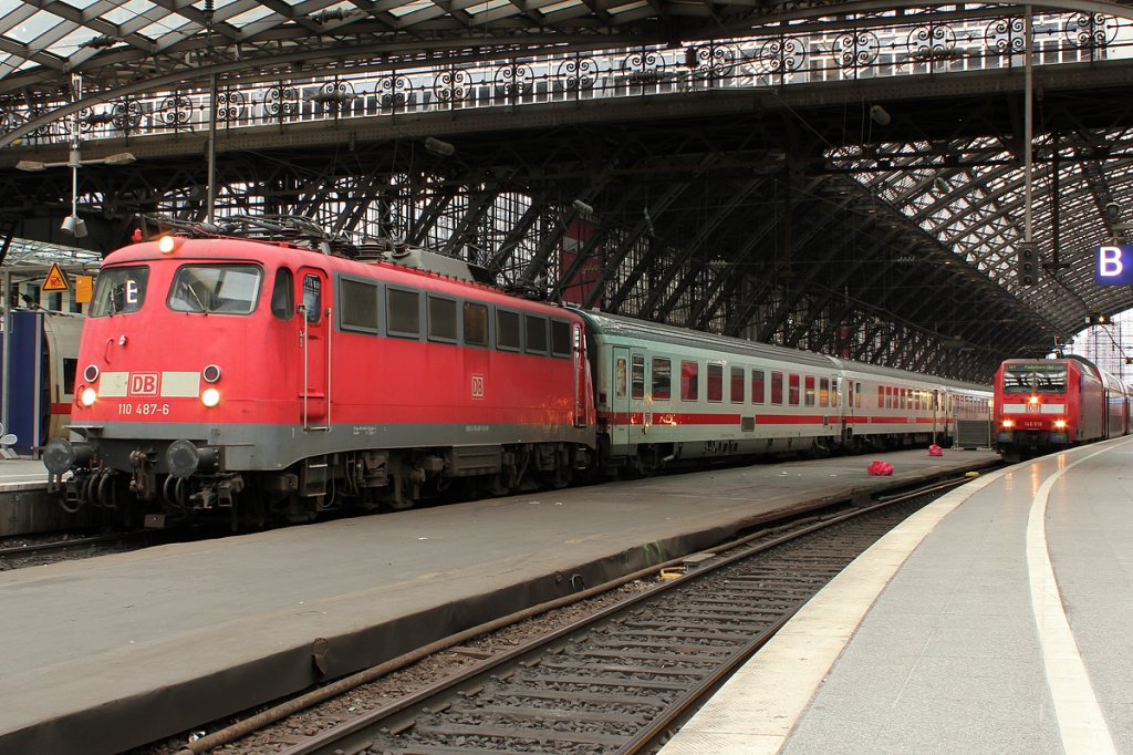 110 487-6 am IC137 in K�ln Hbf am 11.03.2012