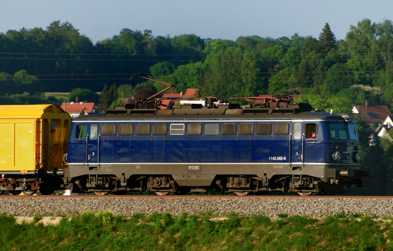 1142.562-9, SVG, aufgenommen am 08.05.11, kurz nach Burgau.
