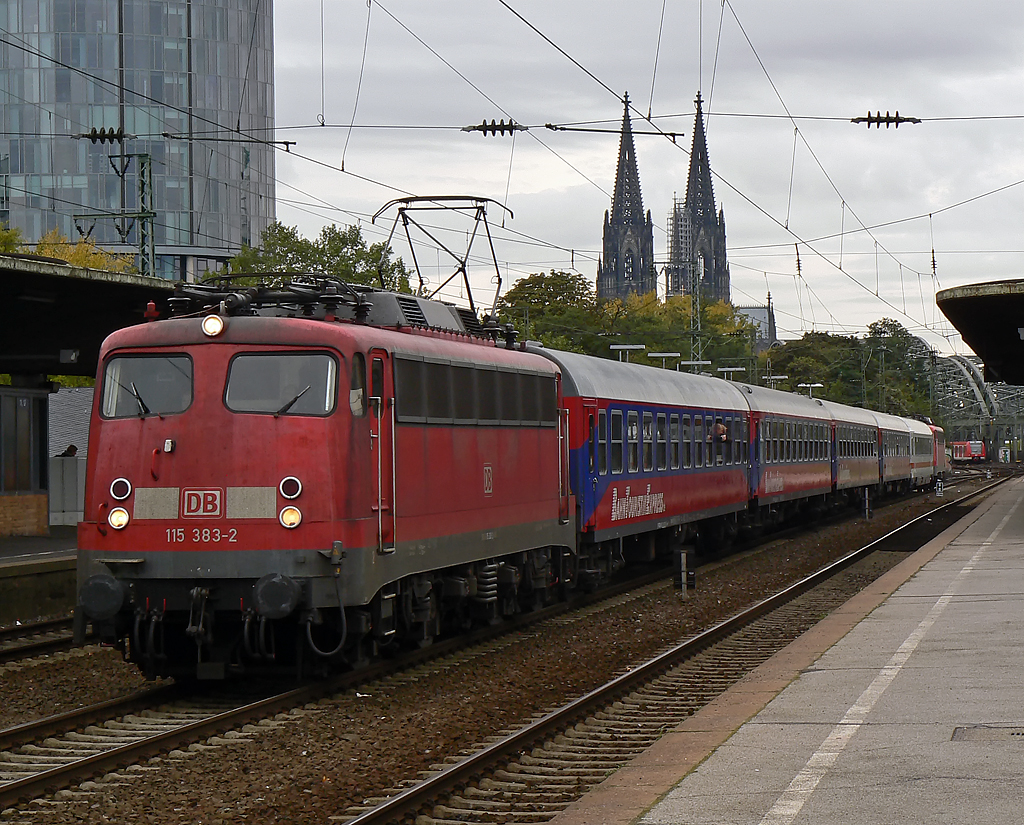115 383-2 am IC2863 rtg Hamm ungewohnter Weise auf dem Mittelgleis durch , daf�r fuhr 103 235-8 mit IC 1806 durch Gleis 1 *kopfsch�ttel* 