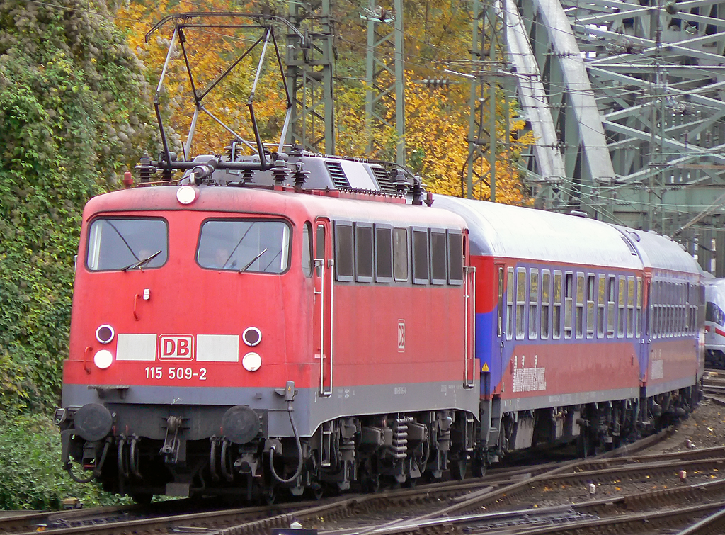 115 509-2 am IC2863 in K�ln/Messe Deutz am 05.11.2010
