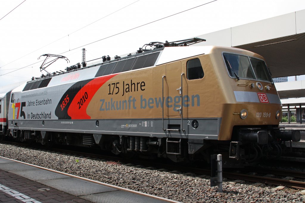 120 159  175 Jahre Deutsche Eisenbahn  am 30.5.10 mit IC 1924 in Duisburg Hbf