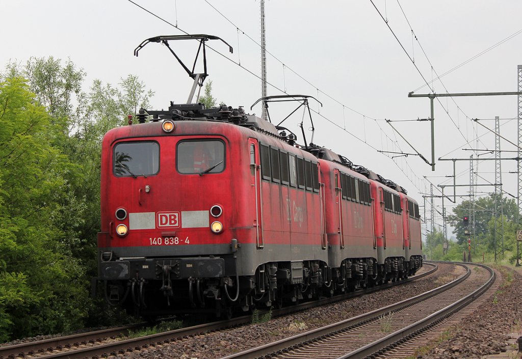 140 838-4 mit drei weiteren 140ern im Schlepp