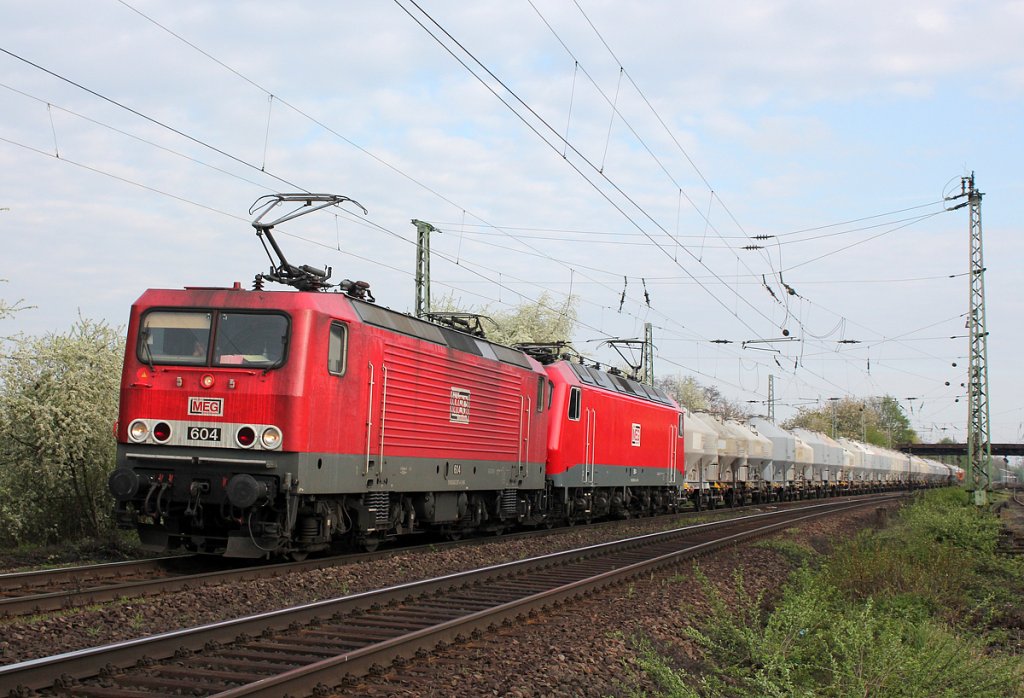 143 257-4 (MEG)  604  und 156 004-4 (MEG)  804  bei Bonn-Beuel am 28.4.2013.