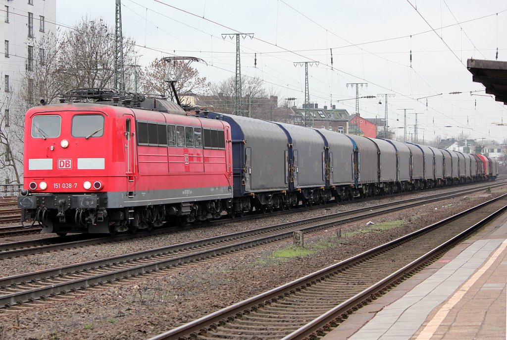 151 038-7 in K�ln West am 15.02.2011