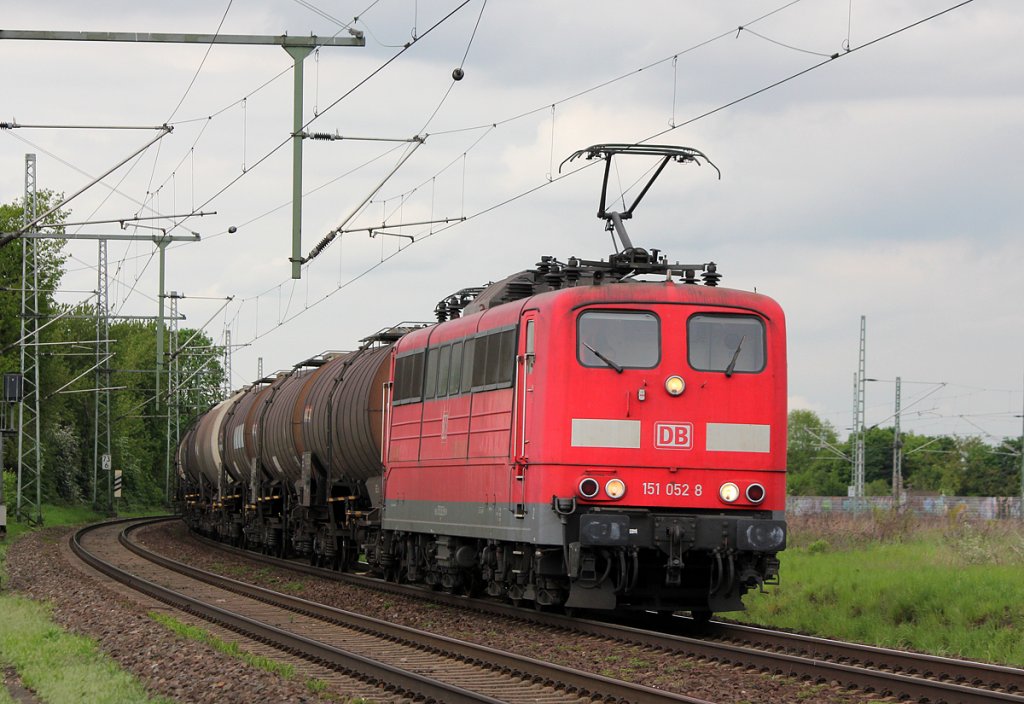 151 052-8 auf Falschfahrt in Porz Wahn am 03.05.2012