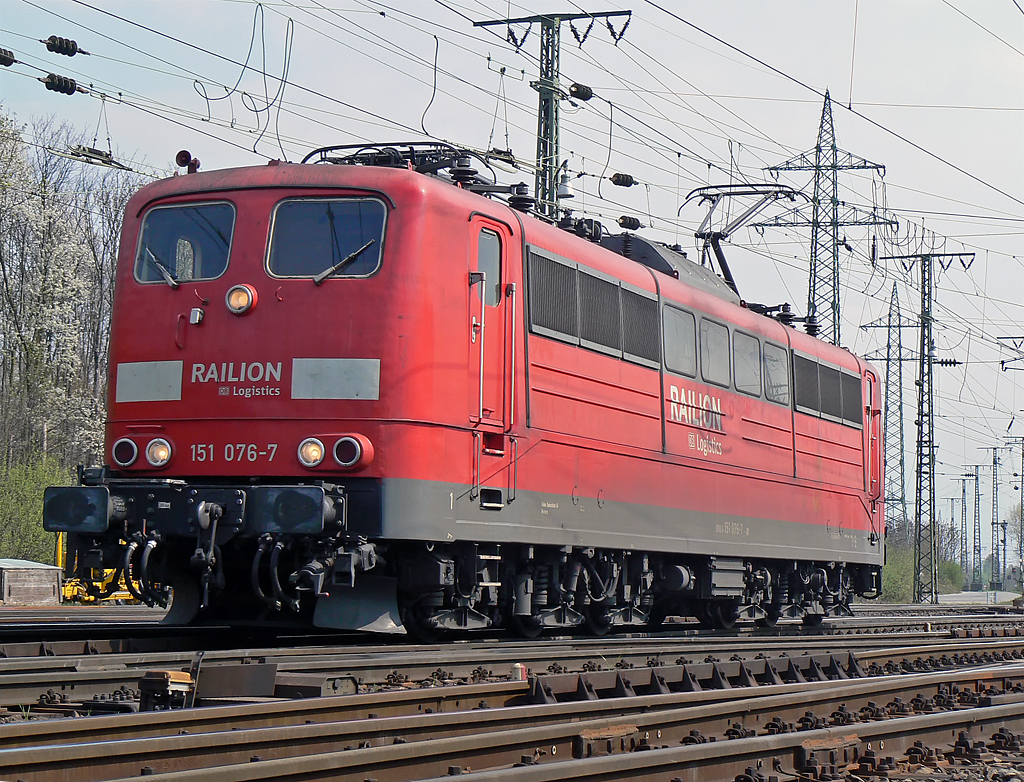 151 076-7 verl�sst Lz. Gremberg Gbf. am 12.04.2010