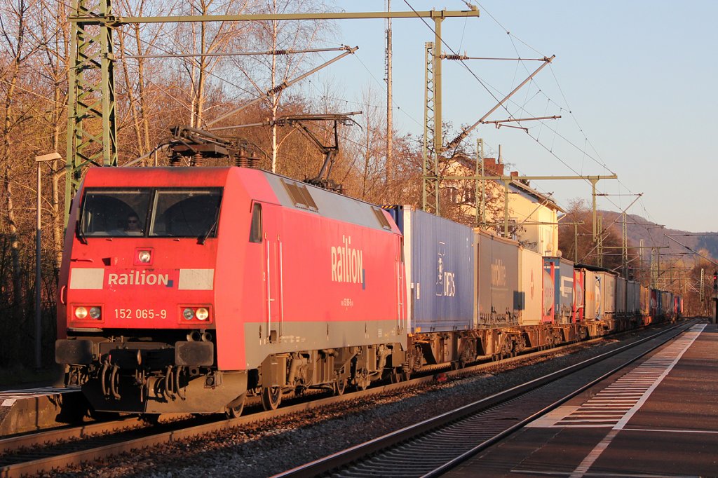 152 065-9 mit KLV Zug in Bonn Oberkassel am 25.03.2012