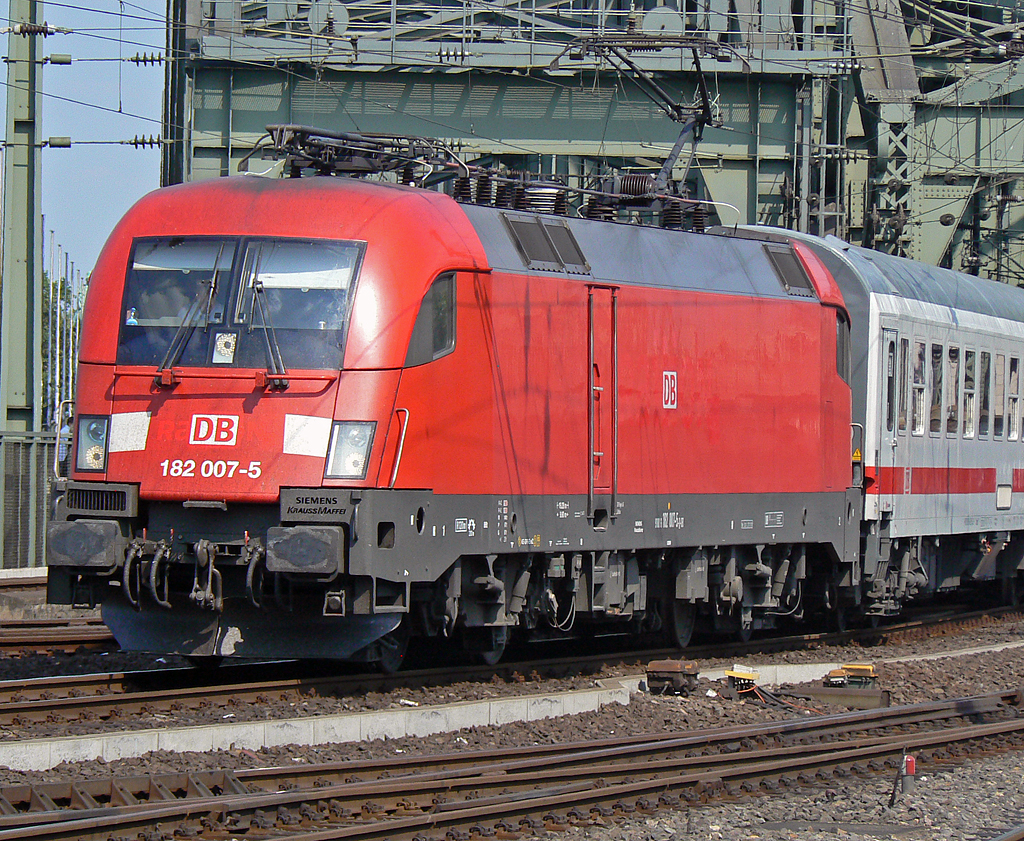 182 007-5 am IC1912 in K�ln Hbf am 27.06.2010