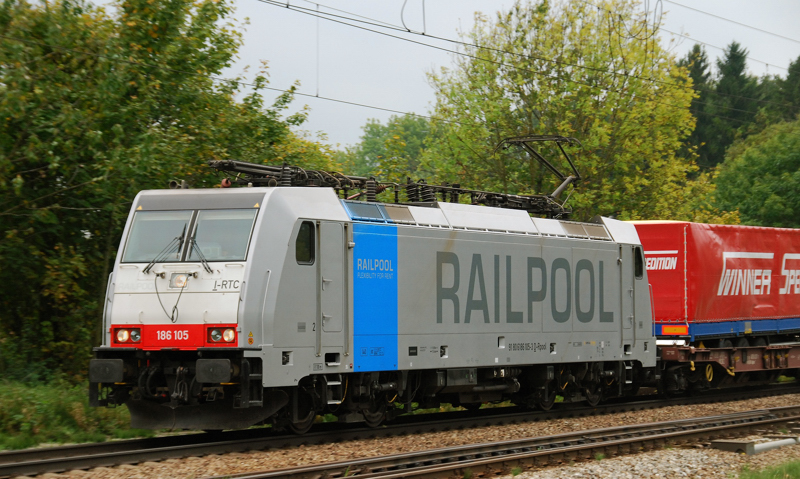 186 105-3, aufgenommen am 30.09.12, in A�ling.
