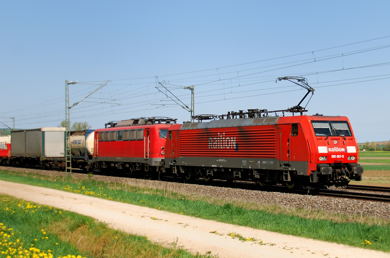 189 021-9 + 151 160-9, aufgenommen am 21.04.12, bei Truchtlingen.