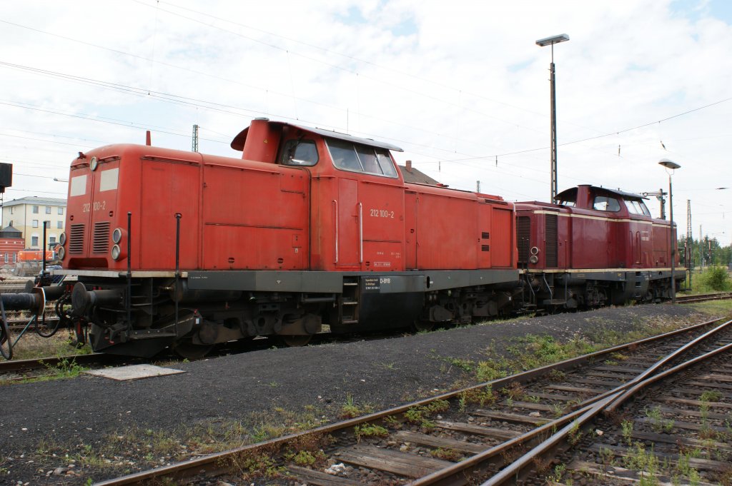 212 100 steht zusammen mit einer 211 am Betriebswerk der Bayernbahn in N�rdlingen