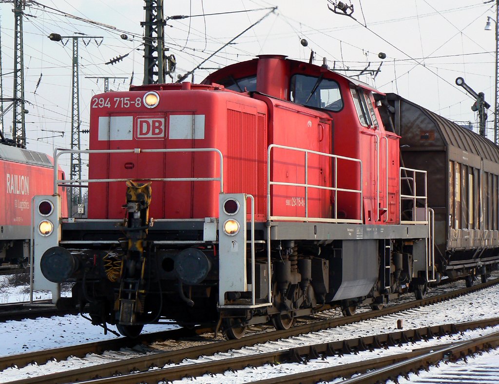 294 715-8  bei der Ausfahrt aus dem Gbf. Gremberg am 8.1.2010