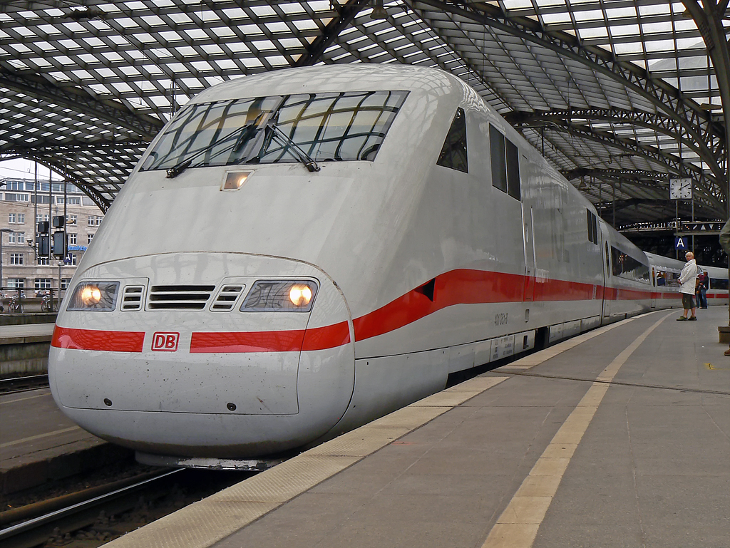 401 051-9 in K�ln Hbf am 30.05.2010