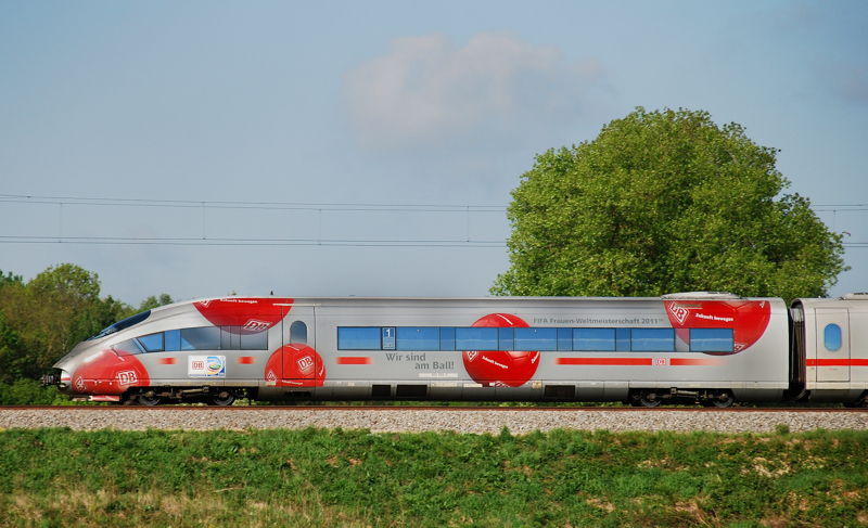 403 054-0, Damen-WM 2011, aufgenommen am 04.05.11, kurz nach Burgau.
