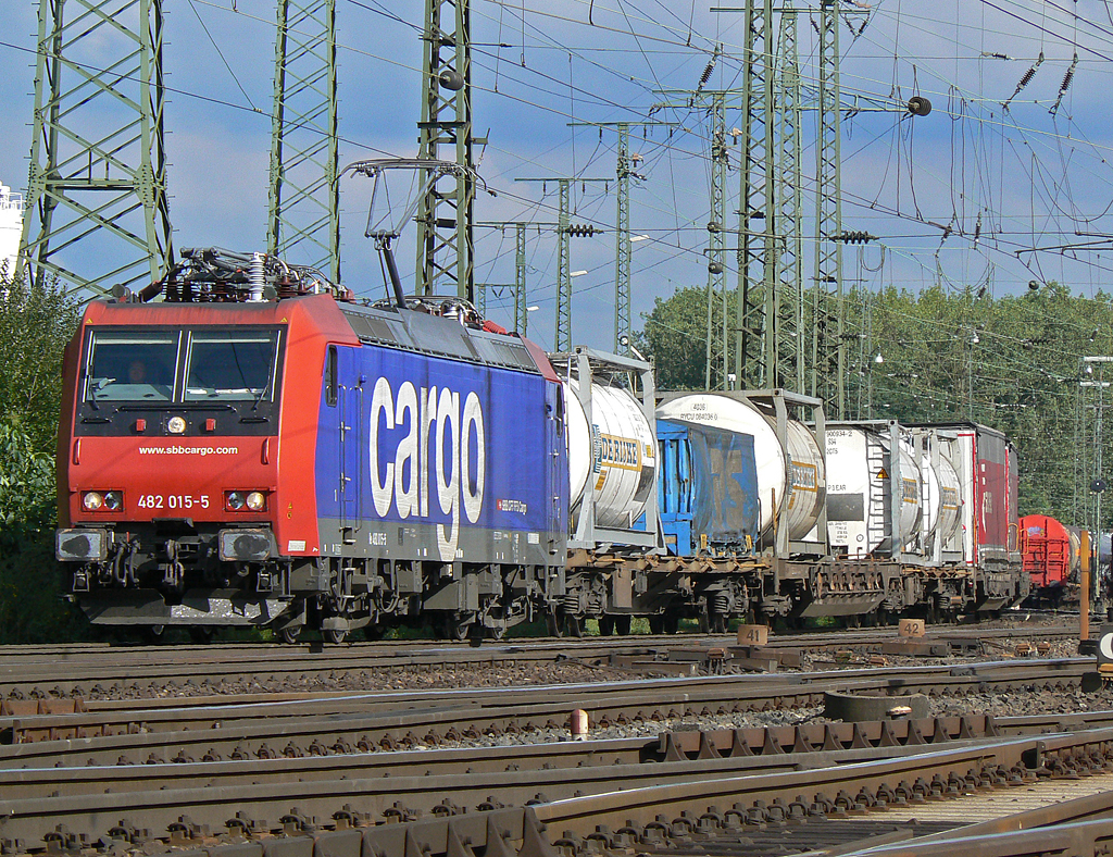 482 015-5 der SBB mit gem. Gz in Gremberg am 19.08.2010