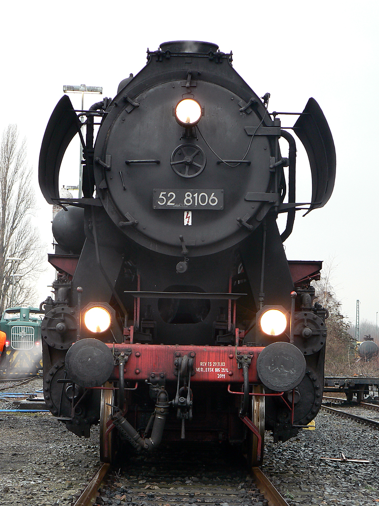 52 8106 im alten BW K�ln-Nippes am 11.12.2010