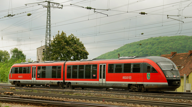 642 614-1, auf Sonderfahrt. Aufgenommen am 15.05.10, bei der Durchfahrt durch Treuchtlingen.