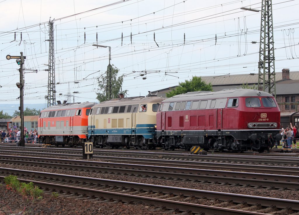 Das V160 Trio bestehend aus 216 067-9 ; 217 014-0 & 218 137-8 in Koblenz L�tzel am 08.06.2013