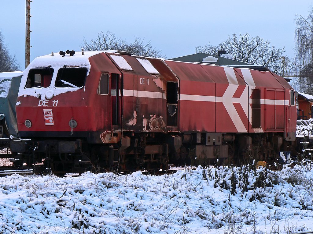 DE11 fristet weiter ihr dasein auf dem BW der HGK in Br�hl , ein trauriger Anblick , 27.01.2010