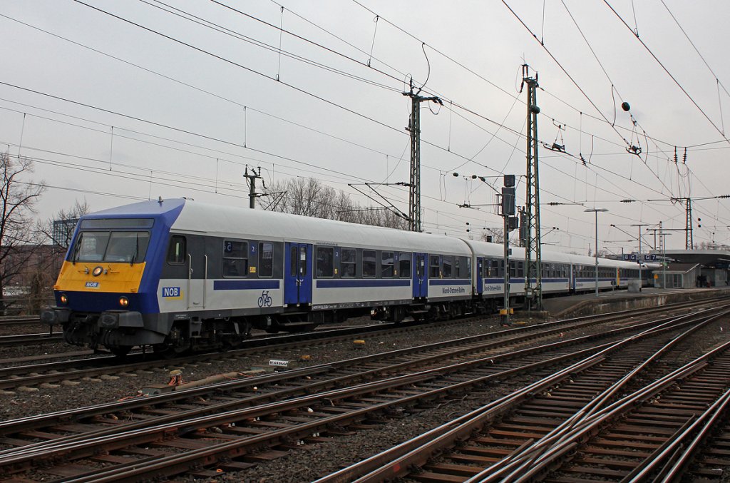 Der HKX1800 geschoben von 183 534 / ES 64 U2-034 in K�ln Messe/Deutz am 23.03.2013