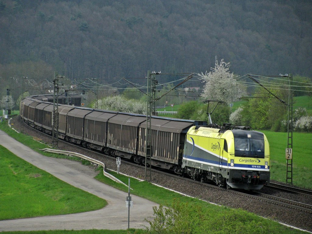Der t�gliche Papierzug durchs Maintal mit der 216 930 von Cargo Serv.at
Aufgenommen bei Wernfeld am 21.04.2010.