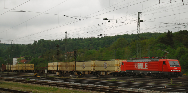 Der Warsteiner-Zug, aufgenommen am 03.05.11, bei der Durchfahrt durch Treuchtlingen. Zuglok: 189 801-4, WLE.