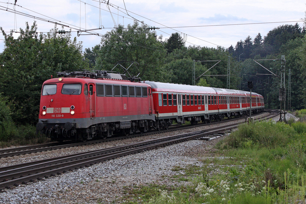 Die 110 320-9 in A�ling (Oberbay) am 29,07,11