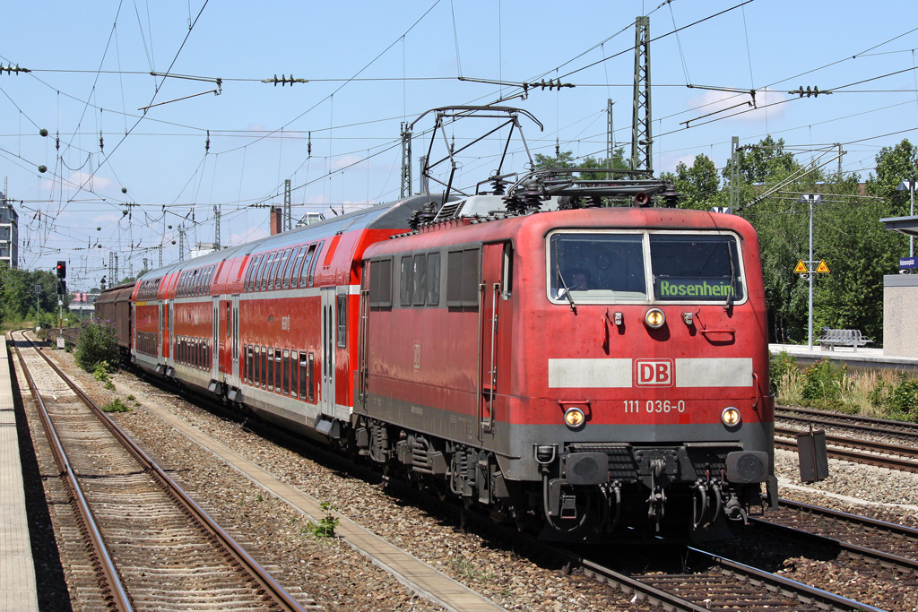 Die 111 036-0 in M�nchen Heimeranplatz am 31,07,10