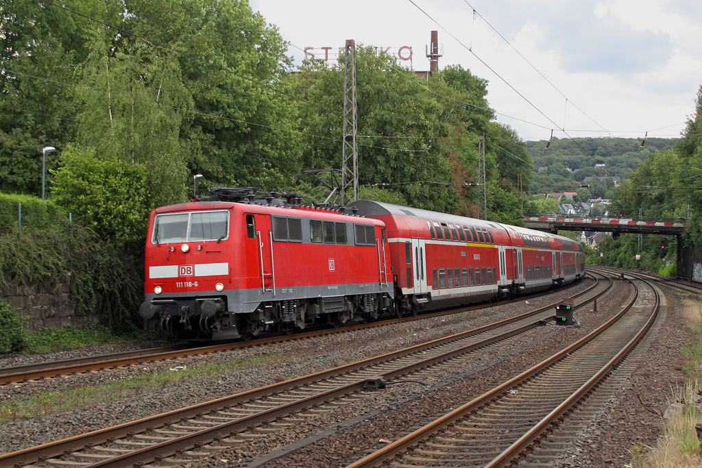 Die 111 118-6 in Wuppertal Sonnborn am 10,06,11