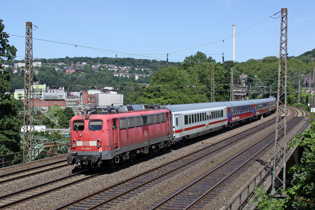 Die 115 205-7 in Wuppertal Sonnborn am 16,06,10