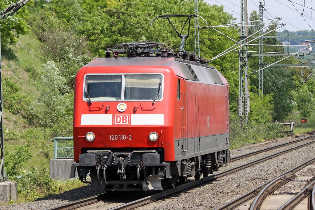 Die 120 110-2 Lz in Wuppertal Vohwinkel am 29,05,10