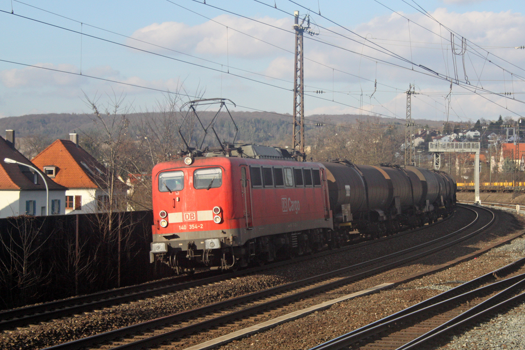 Die 140 354-2 in W�rzburg am 08,02,11