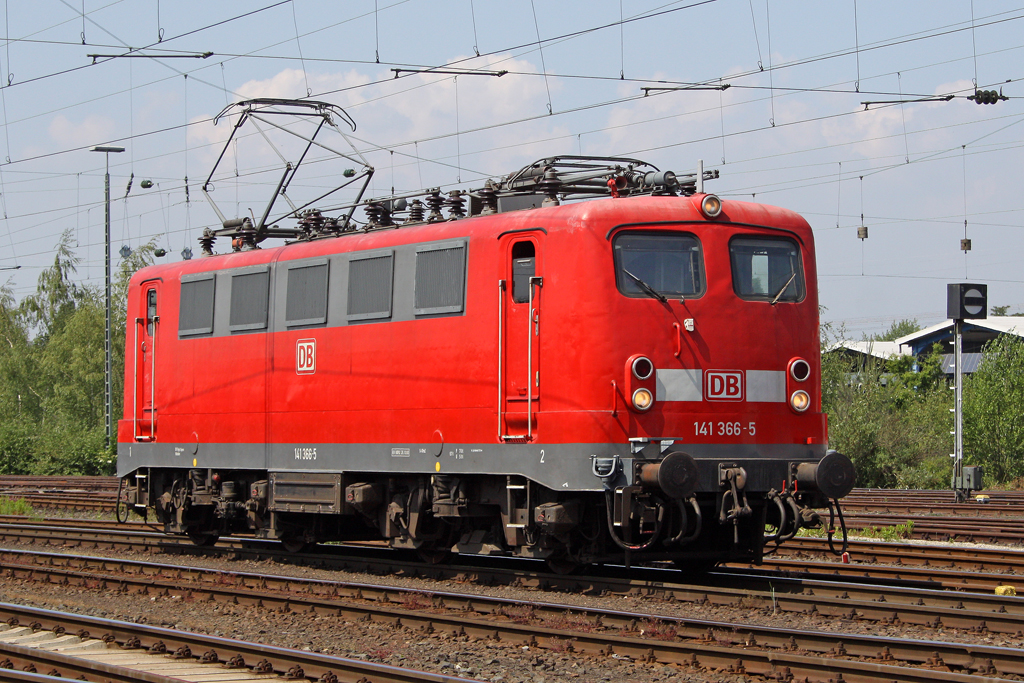 Die 141 366-5 bei der Lokparade vom DB Museum Koblenz L�tzel am 21,05,11