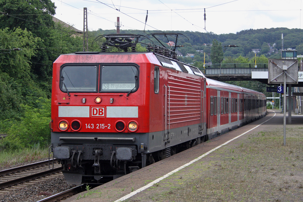 Die 143 215-2 in Wuppertal Sonnborn am 10,06,11