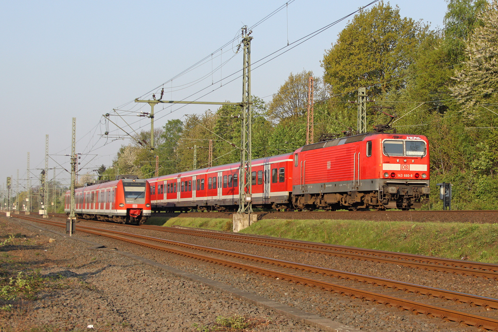 Die 143 660-9 nben 423 435-5 in Wuppertal Vohwinkel am 20,04,11