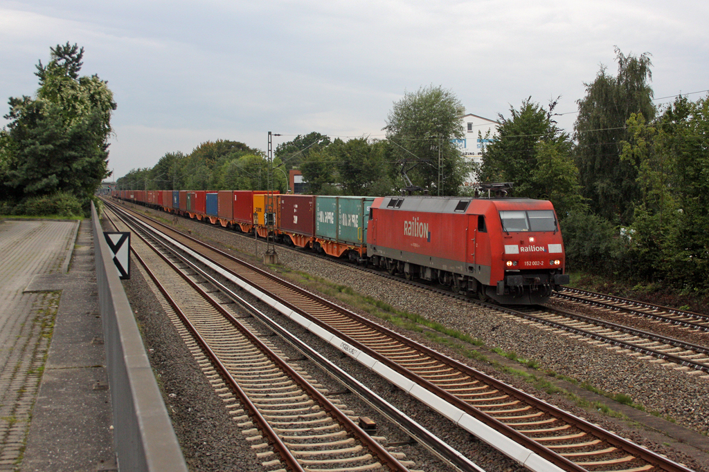 Die 152 002-2 in Hamburg Hausbruch am 10,08,11