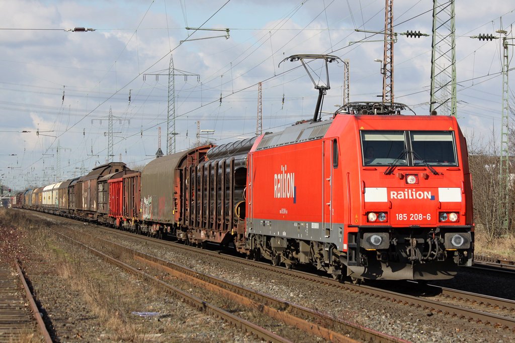 Die 185 208-6 in Ratingen Lintorf am 04,03,10