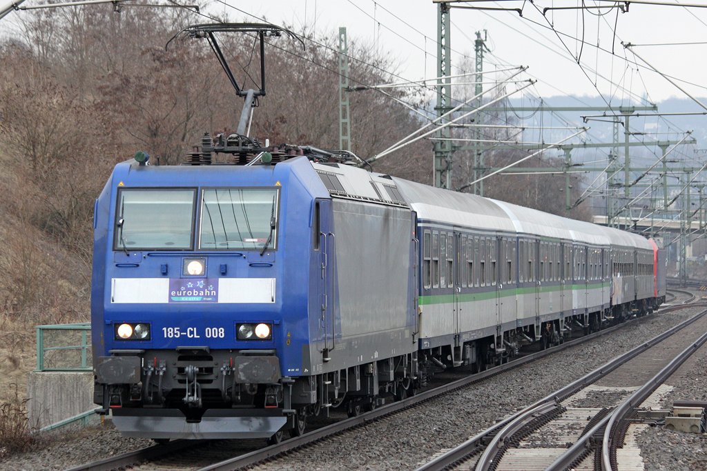 Die 185-CL 008 als RE13 in Wuppertal Vohwinkel am 12,03,10 