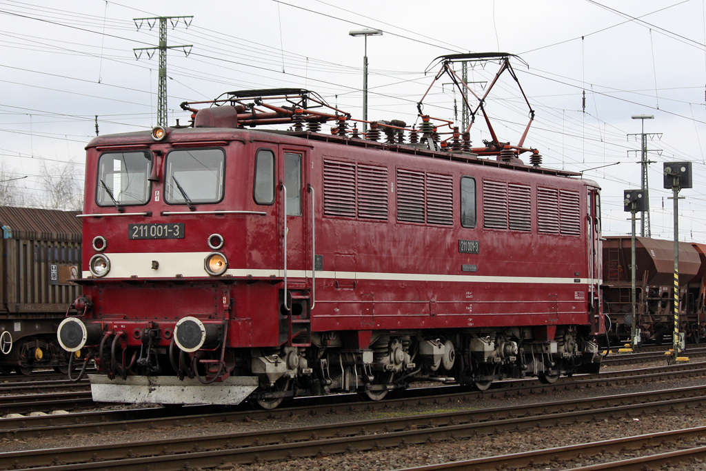 Die 211 001-3 bei der Lokparade in Koblenz-L�tzel am 03,04,10