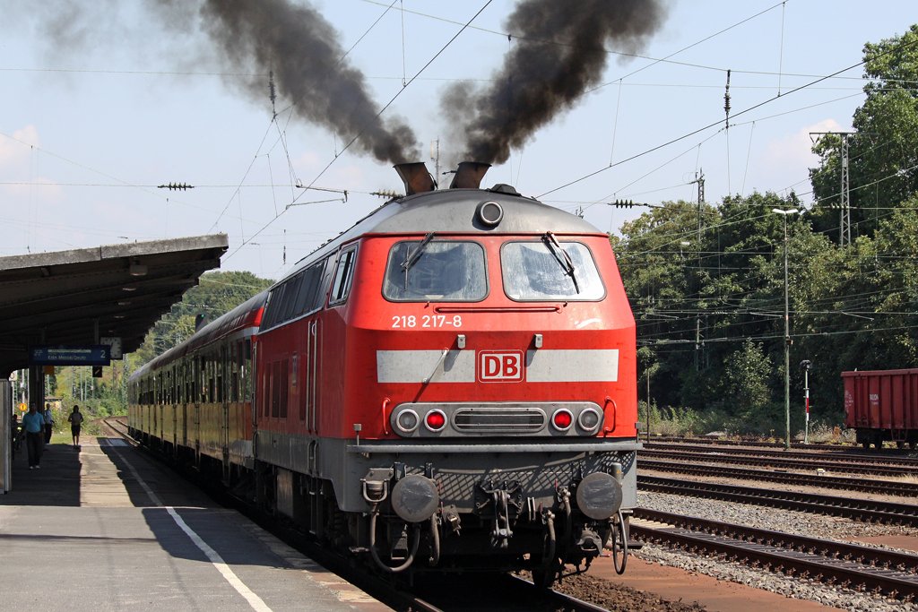 Die 218 217-8 als RE12 Richtung K�ln Deutz bei der Abfahrt in K�ln West am
04,08,09