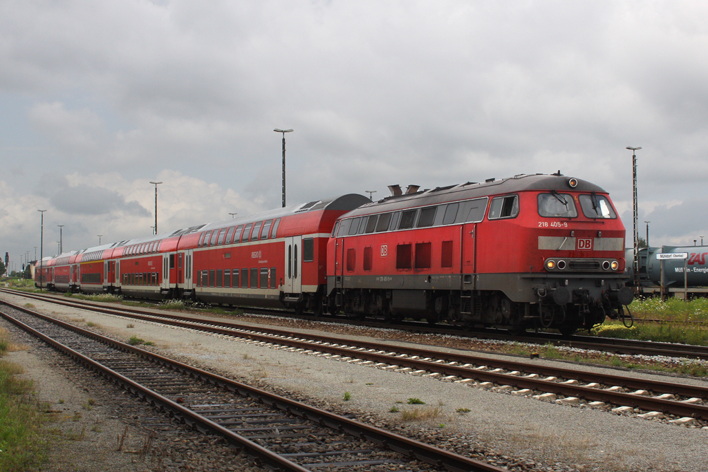 Die 218 405-9 in M�hldorf am 03,08,10