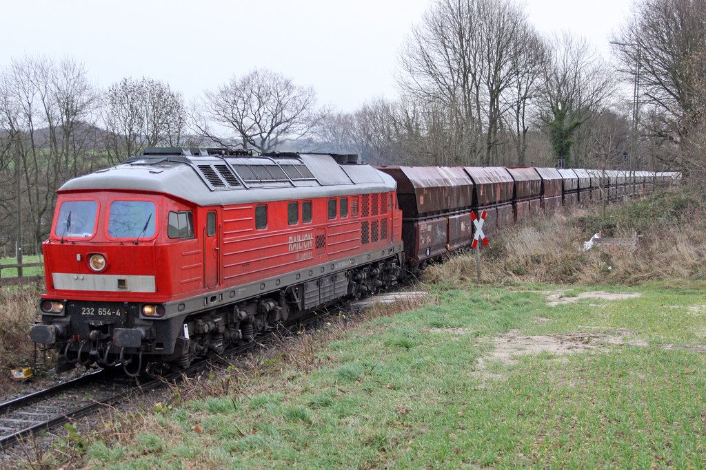 Die 232 654-4 bei der Ausfahrt aus W�lfrath Flandersbach , am 25,11,09 