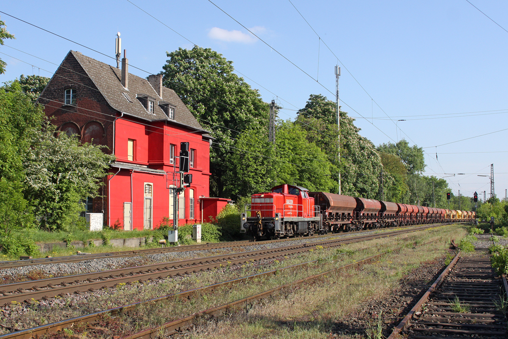Die 294 857-8 in Ratingen Lintorf am 03,05,11