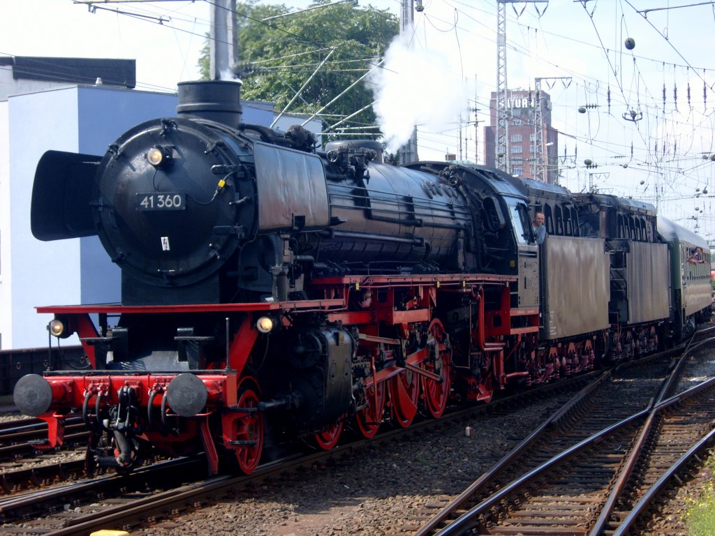 Die 41 360 mit Zwei Tendern am 14.08.2010 in K�ln Hbf.