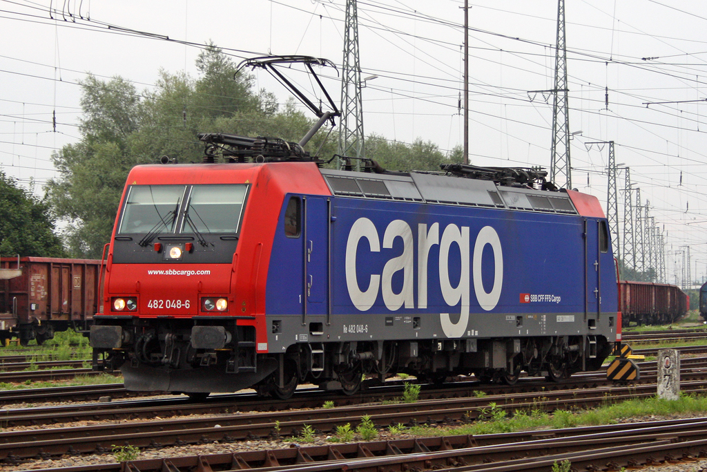 Die 482 048-6 in Landshut am 05,08,10