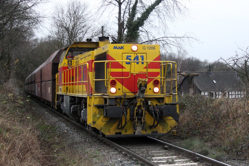 Die 541 von E&H bei der Einfahrt in W�lfrath Flandersbach , am 02,12,09